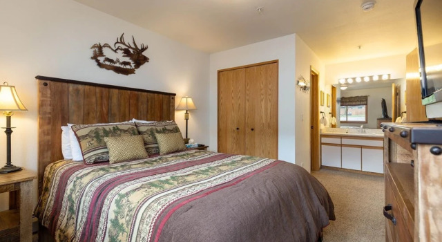 113 Cinnamon Ridge 2 Bedroom Condo by RedAwning