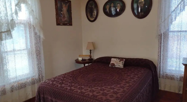 Номер Standard Quiet FULL-SIZE bed close to town 420 friendly
