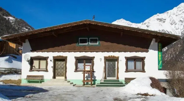 Haus Carolin, Prenota Hotel Hotel a Tirolo con parcheggio, Parcheggio