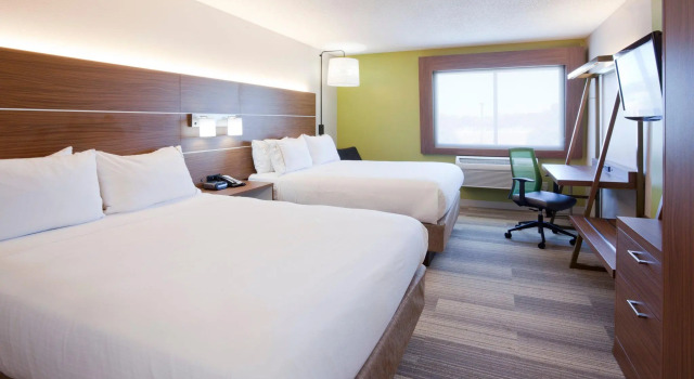 Четырёхместный номер Standard Holiday Inn Express & Suites Minneapolis - West End by IHG