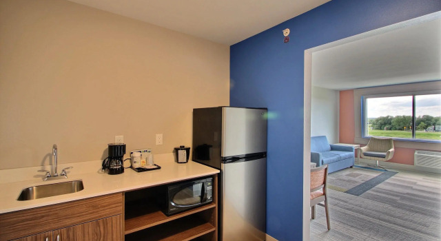 Двухместный люкс Holiday Inn Express & Suites Fond Du Lac by IHG