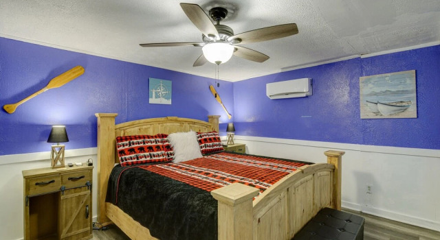 Коттедж 'emerald Cove Chalet' on Douglas Lake w/ Hot Tub!