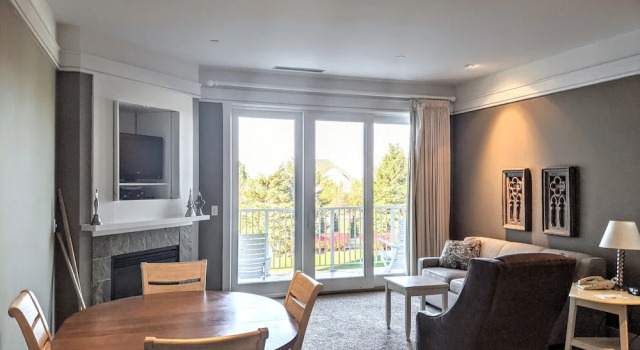 Люкс с видом на озеро Village Suites Bay Harbor