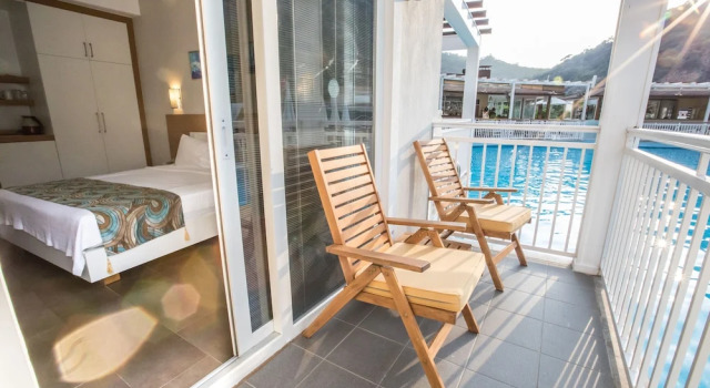 Двухместный номер Classic с видом на бассейн Mozaik Swim Up Hotel and Apartments