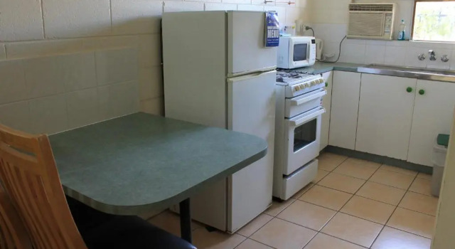 Студия Oasis Inn Apartments
