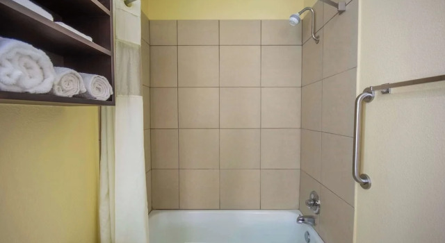 Четырёхместный люкс с 2 комнатами Days Inn & Suites by Wyndham Waterloo
