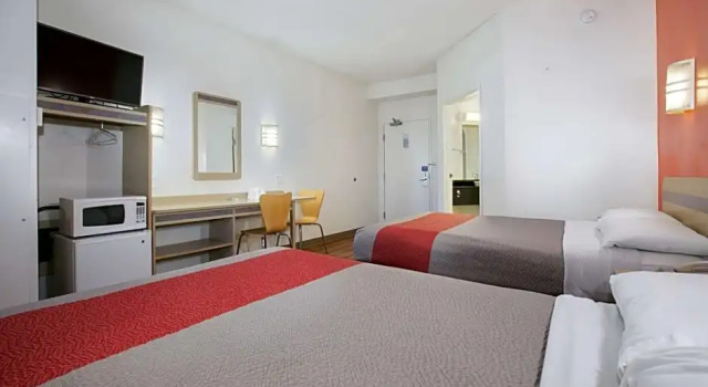 Номер Deluxe Motel 6-Brooklyn Center, MN - Minneapolis