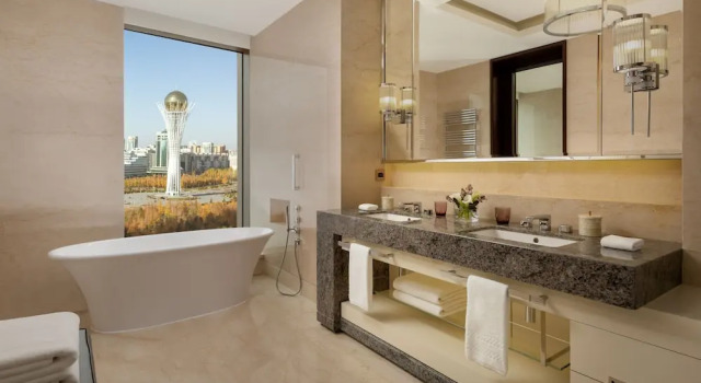 Двухместный полулюкс с видом на Байтерек The Ritz-Carlton, Astana