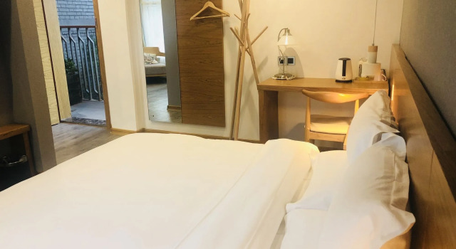 Once Artistic Inn