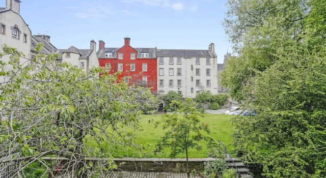 Семейные апартаменты Royal с 2 комнатами с балконом Edinburgh Landmarks Apartments