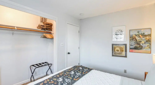Close to Downtown & Parks: Modern Anchorage Home, Book Feriehus Sommerhuse i Anchorage, Hytte