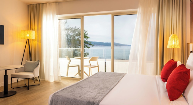 Клубный люкс c 1 комнатой с балконом и с видом на море AluaSoul Sunny Beach