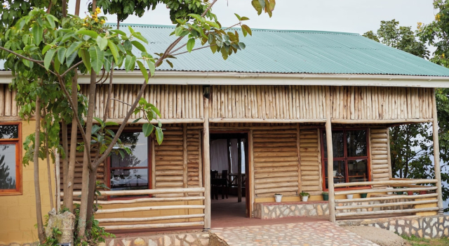 ngirisi hill silverback  lodge-bwindi, Book Bed and Breakfast Western Uganda National Parks Western Uganda