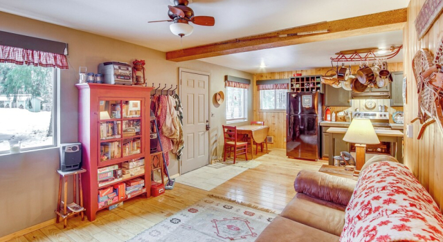 1 Mi to Lake Easton: Cozy Cascades Cabin!, Prenota Casa vacanze Easton Stati Uniti