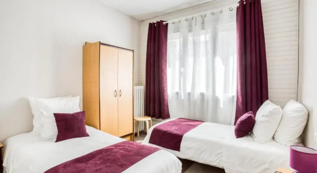 Семейный номер Standard Logis Hôtel-Restaurant La Coupe dOr