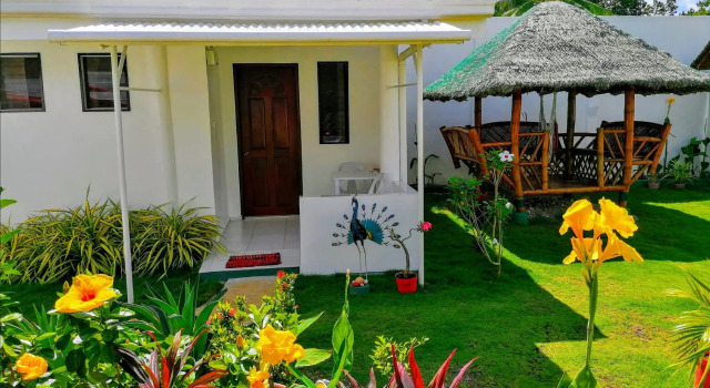 Astillos Guest Houses, Réserver Maison d'hôtes Moalboal Cebu