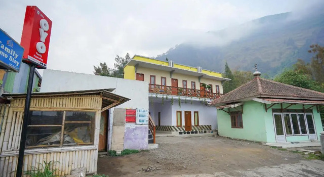 OYO 1834 Family Homestay, Book Hotel Hoteller i Ngadisari med parkering, Parkering