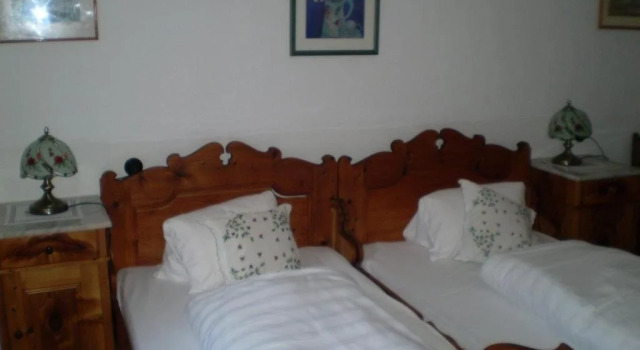 Gasthof Kreuz, Rezerwuj Hotel Hotele w Tyrol z parkingiem, Parking