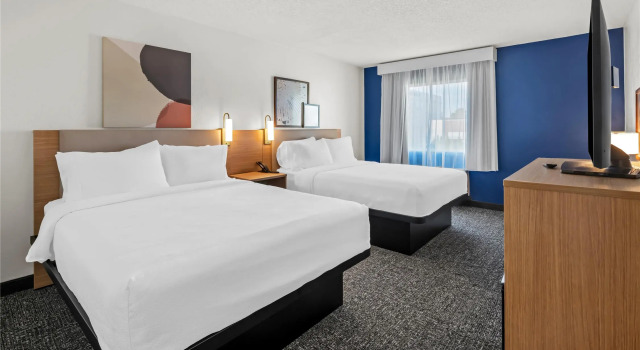 Четырёхместный номер Standard Spark By Hilton Cleveland Beachwood