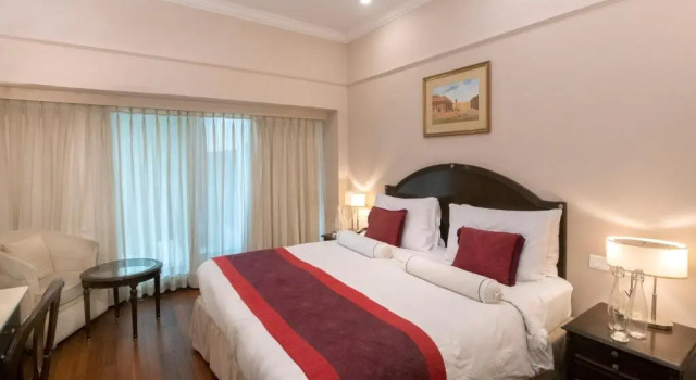 Номер Standard с видом на бассейн The Claridges New Delhi