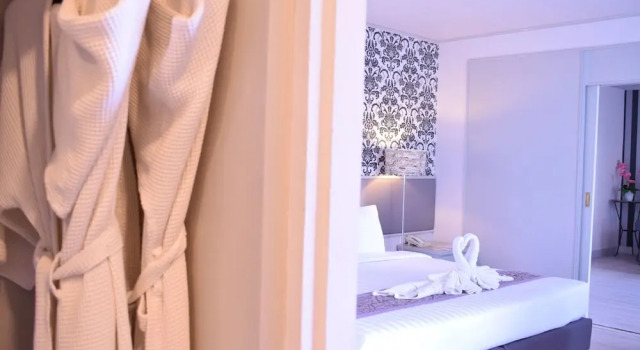 Двухместный полулюкс City Wing Trang Hotel Bangkok