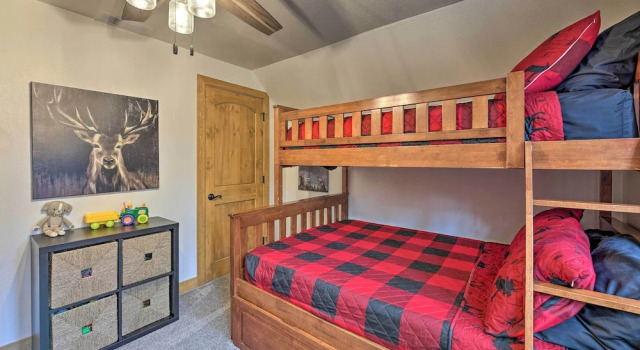 Pinetop Chalet Cabin ~ 1 Mi to Woodland Park, Reserva ahora Chalet de montaña Pinetop-Lakeside Arizona