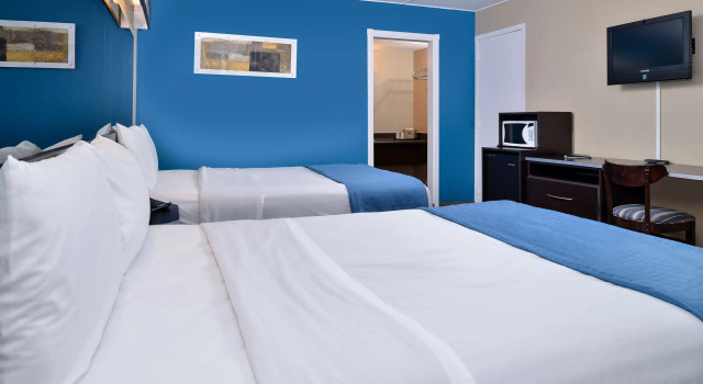 Четырёхместный номер Standard Canadas Best Value Inn St. Catharines