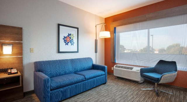 Люкс Standard Holiday Inn Express & Suites - Beloit by IHG