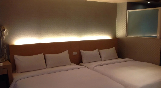 Четырёхместный номер Standard Chih Feng Hotel