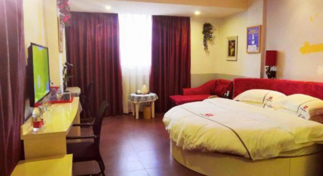 Huating Theme Hotel