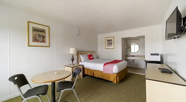 Четырёхместный номер Standard Gordon Highway Inn
