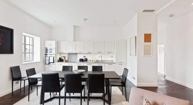 Stunning 3 Bed Apartment With Parquet Wooden Flooring in Baker Street, Забронировать Апартаменты/квартира Лондон Большой Лондон, рядом с Бейкер стрит