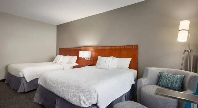 Четырёхместный номер Standard Отель Courtyard by Marriott Fort Myers Cape Coral
