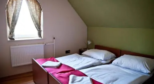 Rémus Vendégház és Faházak, Book Hotel Szarvas Bekes