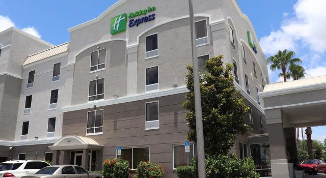 Holiday Inn Express Hotel & Suites Clearwater US 19 North, Book Hotel Clearwater Beach Clearwater-St Pete Beaches