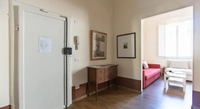 Architect's New Apartment in City Center, Buchen Sie Ferienwohnung Lucca Toskana