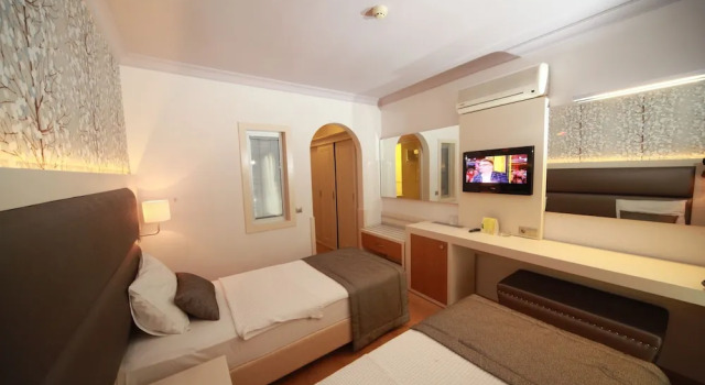 Номер Standard с балконом Grand Hotel Faros