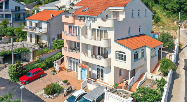 Beautiful Apartment in Dramalj With Wifi and 3 Bedrooms