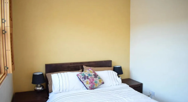 Spacious 2 Bedroom Property by The River Thames