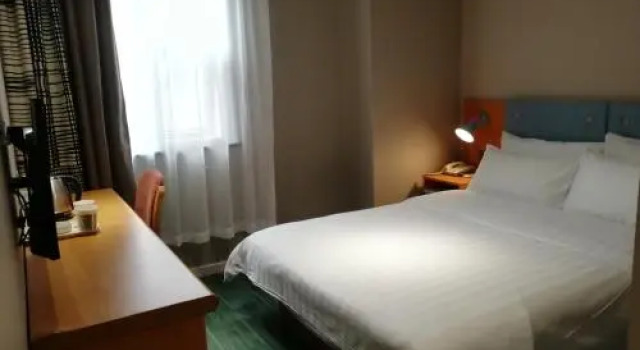 Home Inn Chongqing Shangqing Temple Wenhuagong, Забронировать Отель Чунцин Chongqing Area, рядом с Станция метро Niujiaotuo