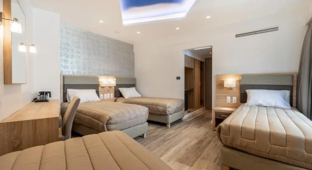 Четырёхместный номер Superior Xenophon Hotel
