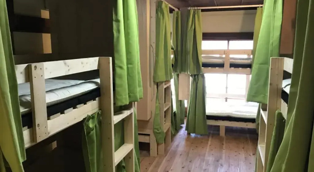 Кровать в общем номере Guesthouse Matsushiro Walkers
