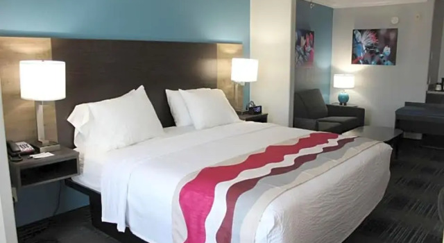 Люкс c 1 комнатой Best Western Medical Center North Inn & Suites Near Six Flags