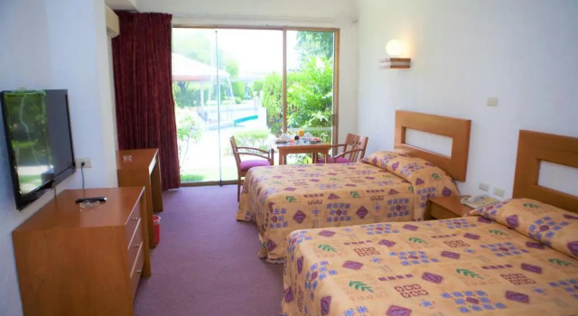 Четырёхместный номер Executive Hotel Paradise Inn