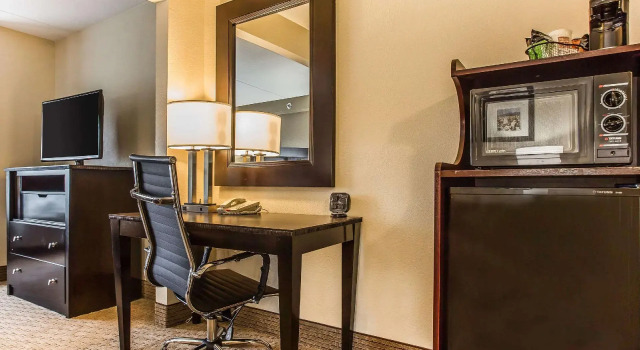 Люкс Comfort Suites Morrow- Atlanta South
