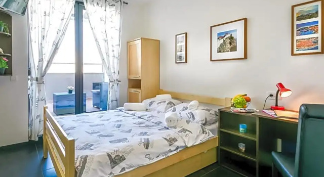 Deluxe Zimmer Hostel Moving
