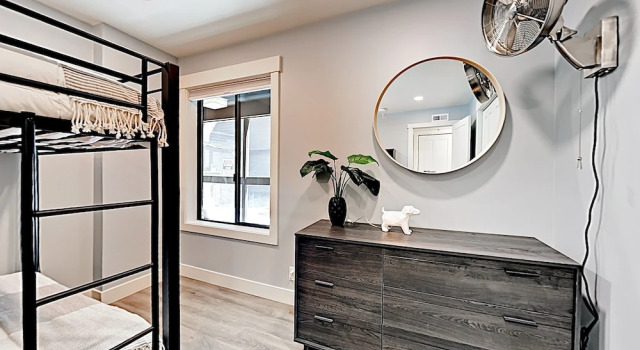 New Listing! Luxe Remodeled Getaway 2 Bedroom Condo, Забронировать Отель Отели Парк-Сити 3 звезды, рядом с Park City Parking, 3*