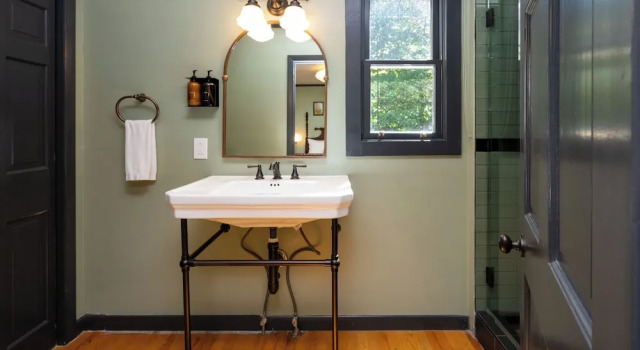 Четырёхместный люкс Hideaway Inn Lenox