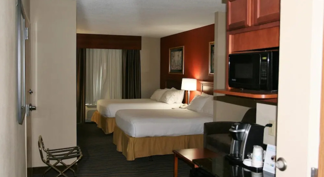 Люкс c 1 комнатой Holiday Inn Express Hotel & Suites Brooksville West by IHG