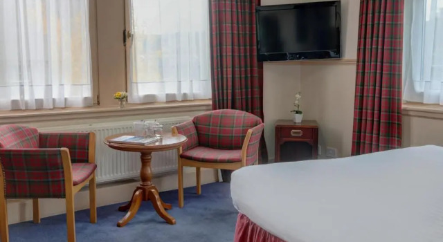Трёхместный семейный номер Standard Best Western Queens Hotel